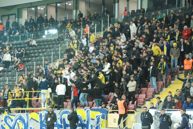 ANKARAGÜCÜ - EROKSPOR TARAFTAR RESİMLERİ