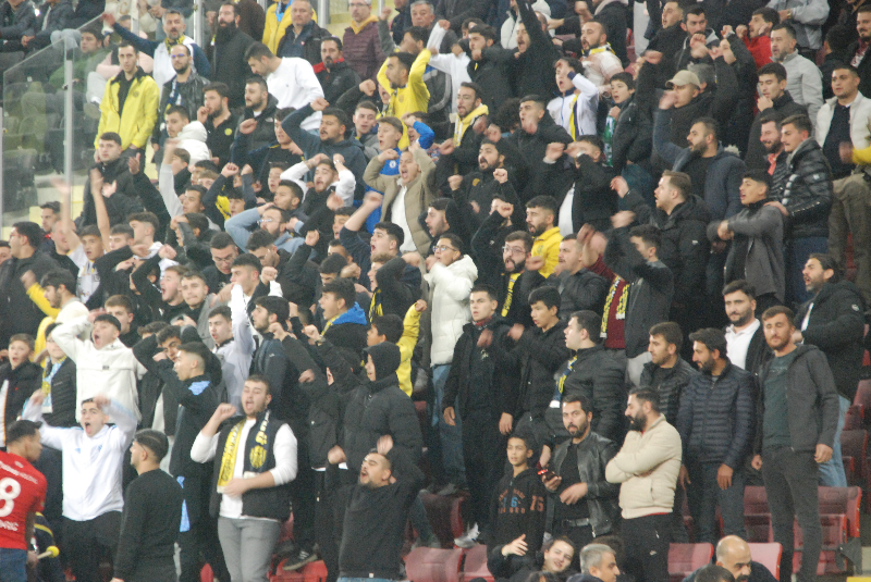 ANKARAGÜCÜ - EROKSPOR TARAFTAR RESİMLERİ