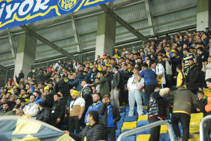 ANKARAGÜCÜ - EROKSPOR TARAFTAR RESİMLERİ