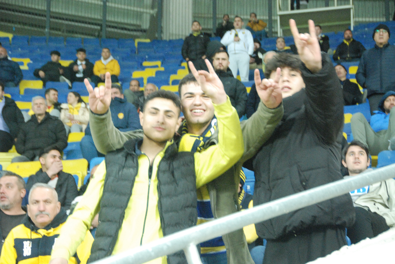 ANKARAGÜCÜ - EROKSPOR TARAFTAR RESİMLERİ