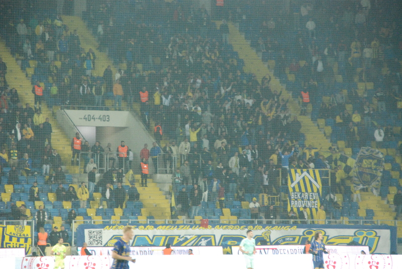ANKARAGÜCÜ - EROKSPOR TARAFTAR RESİMLERİ