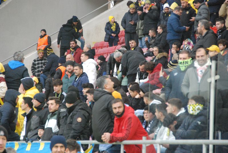 ANKARAGÜCÜ-PENDİKSPOR TARAFTAR FOTOLARI