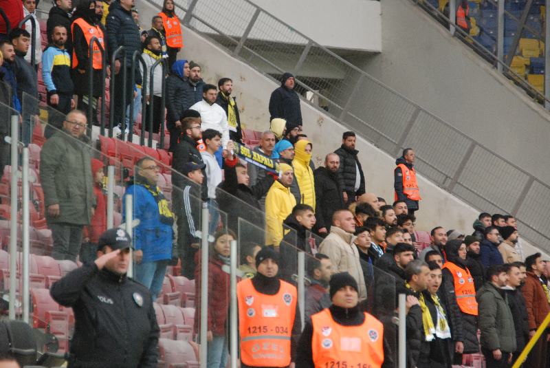 ANKARAGÜCÜ-PENDİKSPOR TARAFTAR FOTOLARI