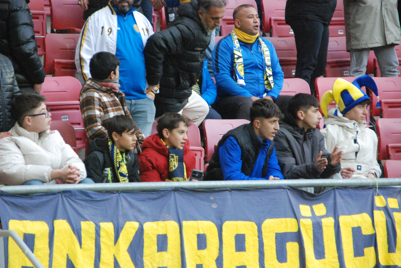 ANKARAGÜCÜ-PENDİKSPOR TARAFTAR FOTOLARI