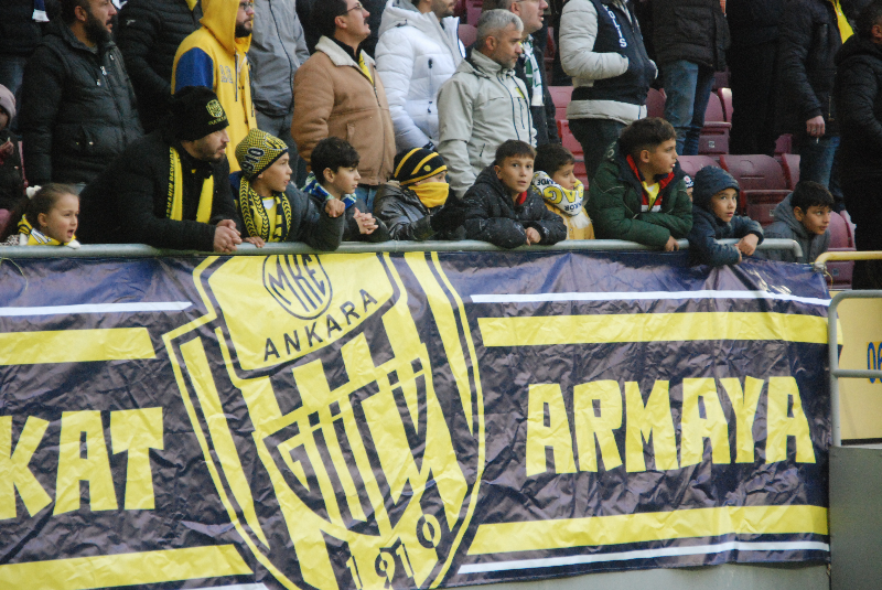 ANKARAGÜCÜ-PENDİKSPOR TARAFTAR FOTOLARI