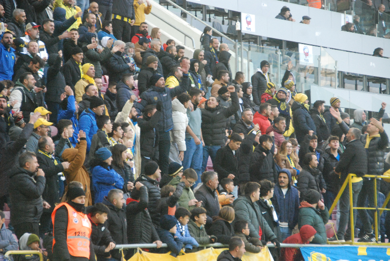 ANKARAGÜCÜ-PENDİKSPOR TARAFTAR FOTOLARI
