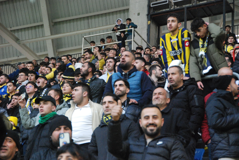 ANKARAGÜCÜ-PENDİKSPOR TARAFTAR FOTOLARI