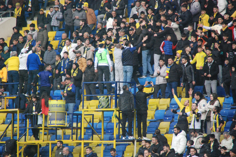 ANKARAGÜCÜ-PENDİKSPOR TARAFTAR FOTOLARI