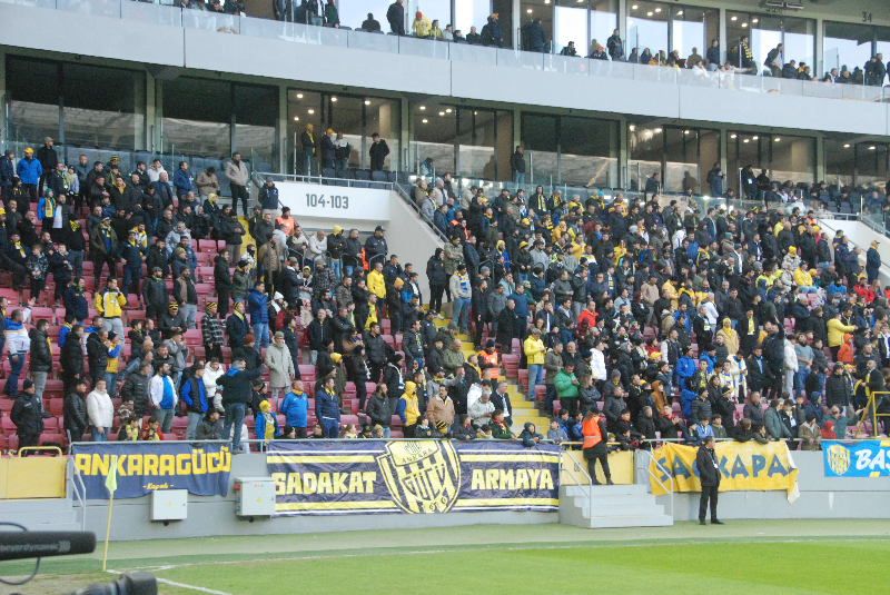 ANKARAGÜCÜ-PENDİKSPOR TARAFTAR FOTOLARI