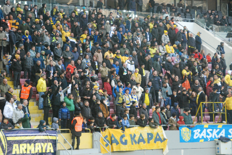 ANKARAGÜCÜ-PENDİKSPOR TARAFTAR FOTOLARI