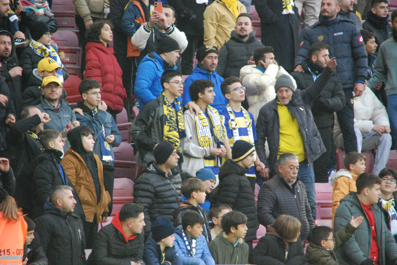 ANKARAGÜCÜ-PENDİKSPOR TARAFTAR FOTOLARI