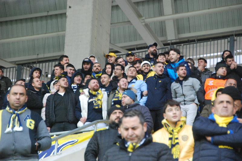 ANKARAGÜCÜ-PENDİKSPOR TARAFTAR FOTOLARI