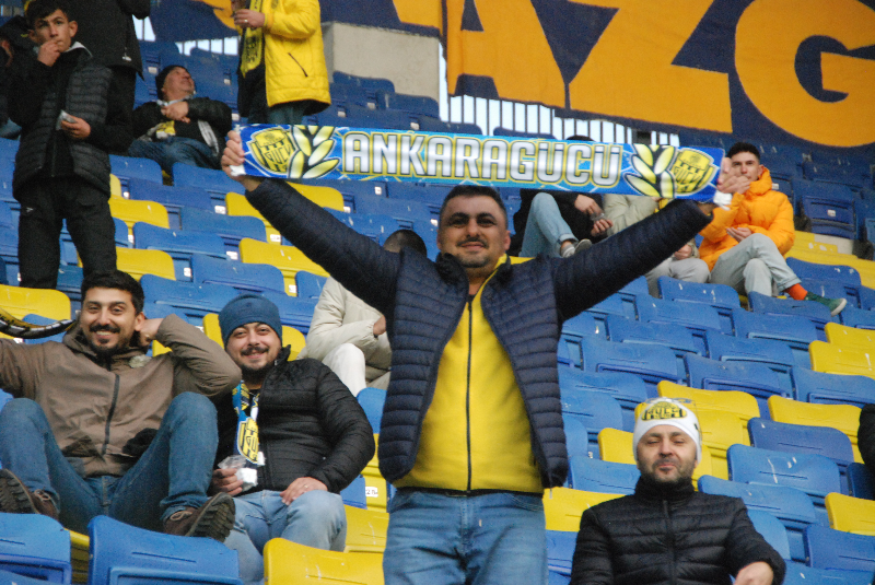 ANKARAGÜCÜ-PENDİKSPOR TARAFTAR FOTOLARI