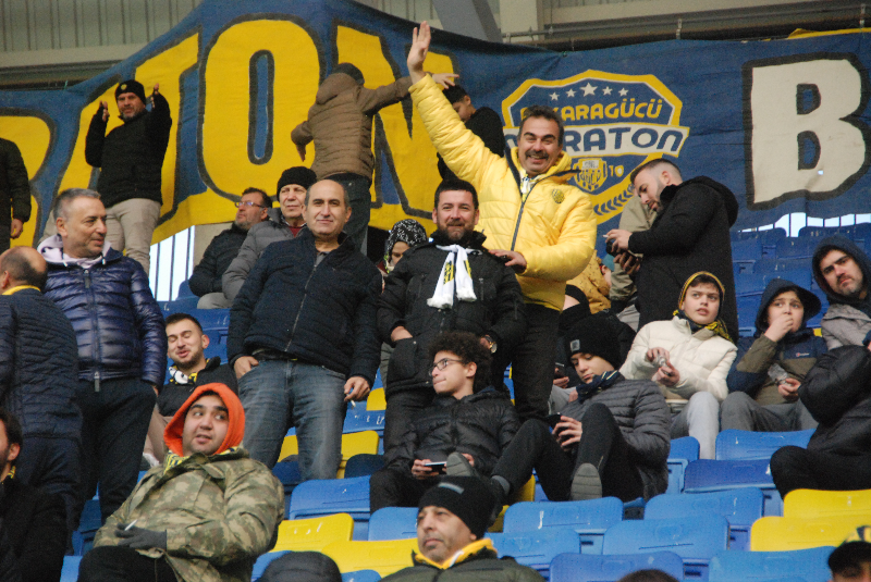 ANKARAGÜCÜ-PENDİKSPOR TARAFTAR FOTOLARI