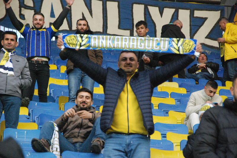 ANKARAGÜCÜ-PENDİKSPOR TARAFTAR FOTOLARI