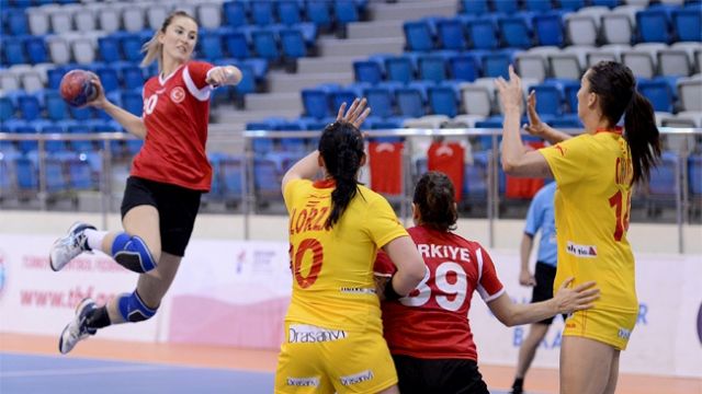 Hentbol A Milli Bayan Takımı kampı başladı