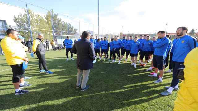 Fatih Mert'ten futbolculara;  ”Kendinize güvenin”