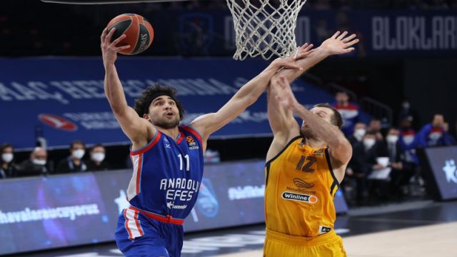 Anadolu Efes, Khimki'yi 99-60 yendi