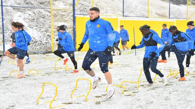 Ankaragücü yoğun kar altında çalıştı