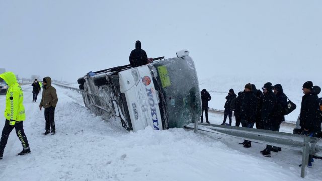 Ankara deplasmanına gelirken kaza yaptılar...