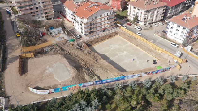 Mamak'a yeni yüzme havuzu