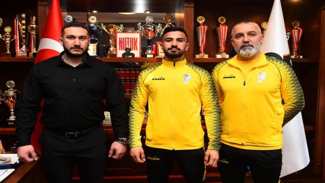 Mansur Yavaş, şampiyon sporcuları EGO Spor bünyesine kattı