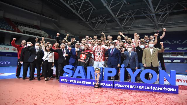 "40. Yılımızda şampiyon olduğumuz için çok mutluyuz."