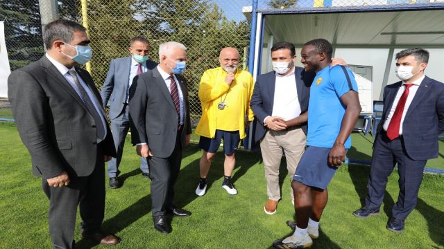 Milletvekillerinden Ankaragücü'ne ziyaret