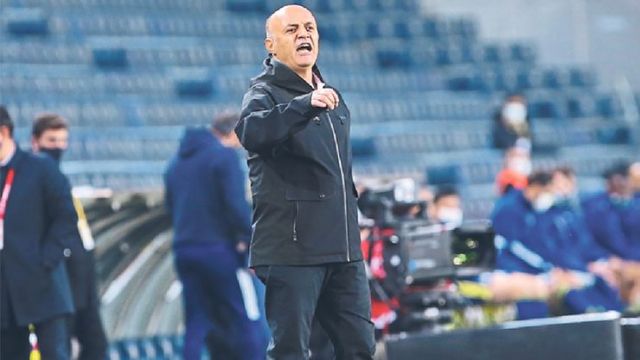 Özcan Bizati: "Kışa direnen çam ağacı gibiyiz"