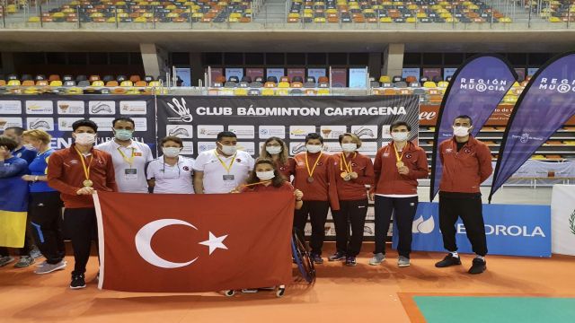Badminton Milli Takımımız, İspanya'dan 5 madalya ile dönüyor
