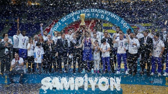 Anadolu Efes şampiyon oldu