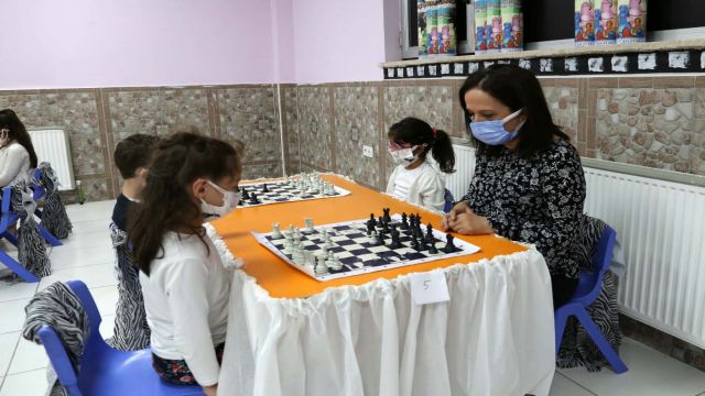 Yenimahalle kreşlerinde Geleneksel Satranç Turnuvası
