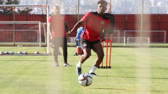 Aaron Tshibola: "Asla vazgeçme!"