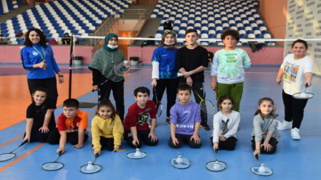 ASKİ Spor Kulübü Başkentli çocukları badminton ile tanıştırdı