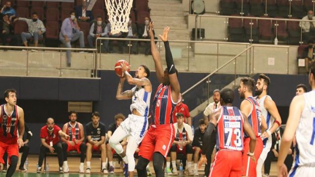 Çekişmeli maç TED Ankara Kolejliler'in 77-74