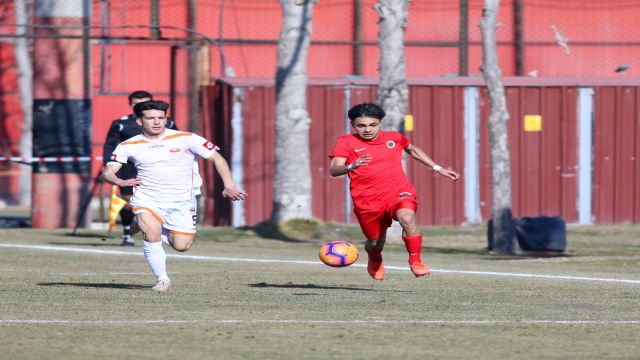 Gençler'den Adanaspor'a 4 gol