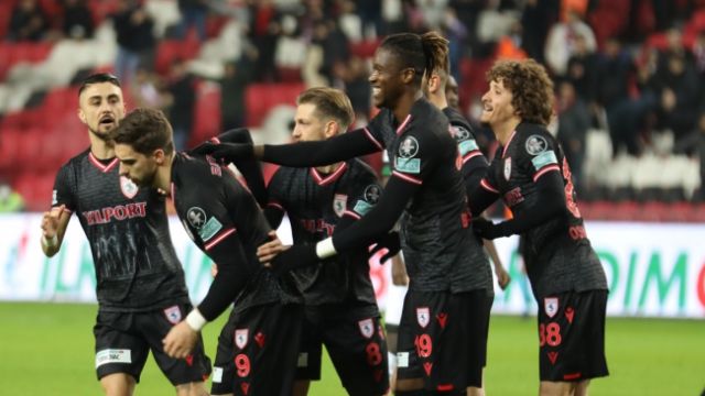 Samsunspor, Kocaelispor'u rahat geçti 3-0