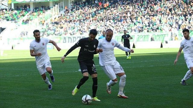 Ankaraspor, lider Sakaryaspor'a kaybetti