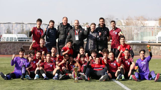 Hacettepe U18 şampiyonluk kupasını aldı