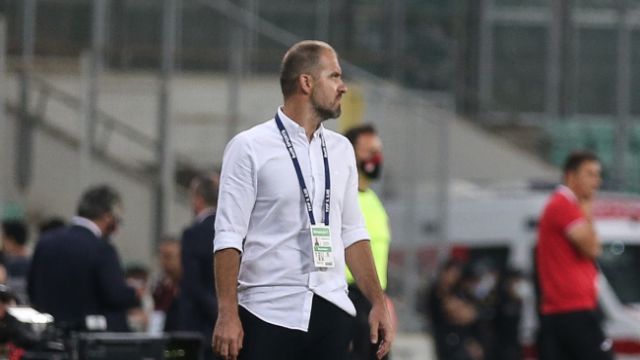Bursaspor'da Taner Tuna gitti, Mustafa Er geldi