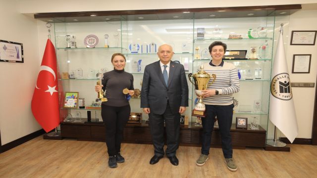 Şampiyonlar Arıcı ve Kibaroğlu'ndan Fethi Yaşar'a ziyaret