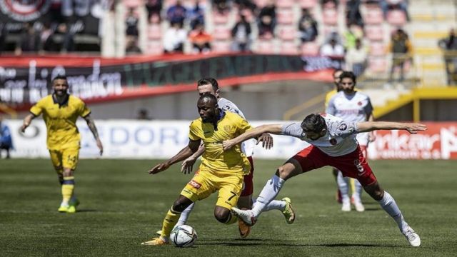 Ankaragücü hakeme rağmen puanı kurtardı 2-2