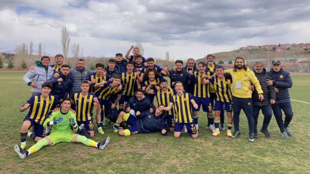 Ankaragücü U19, lider Altınordu'yu beşlik yaptı