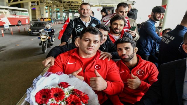 ASKİ Sporlu Avrupa Şampiyonları, Rıza Kayaalp ve Murat Fırat'a görkemli açıklama