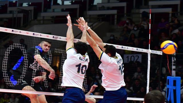 Halkbank sezonu lider bitirdi