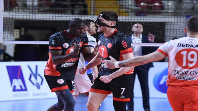 Ziraat Bankkart, Kupa Voley’e yarı finalde veda etti