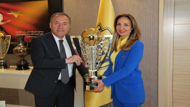 Aylin Nazlıaka, Ankaragücü'nü kutladı