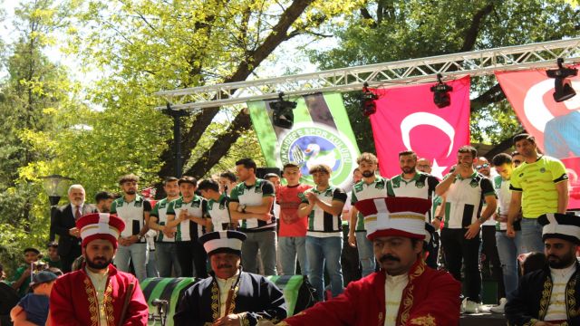 Kavaklıderespor, Kuğulu Park'ta şampiyonluk kutladı