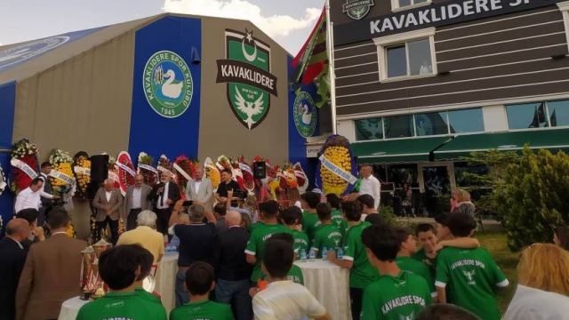 Kavaklıderespor tesisleri görkemli bir törenle açıldı