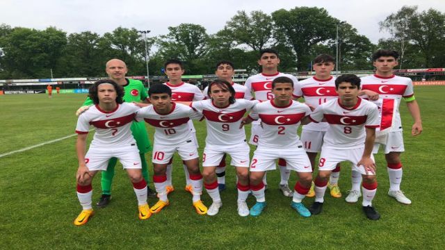 U14'te 3 isim sahaya çıktı!